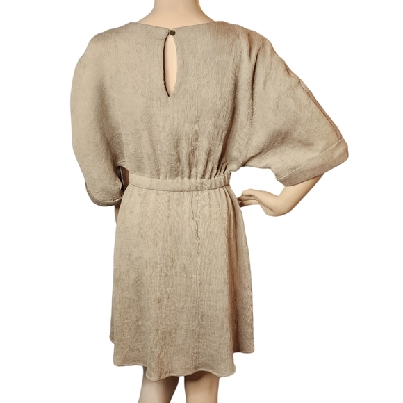 Flawless tan dress with pockets. Stretch waist. 3/4 sleeve. Crinkle fabric. M - Picture 10 of 15